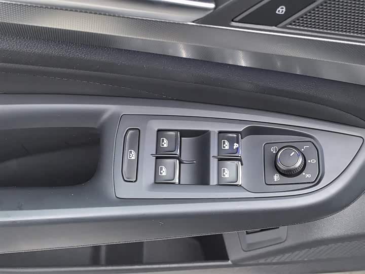 Фото 9 - Volkswagen Passat