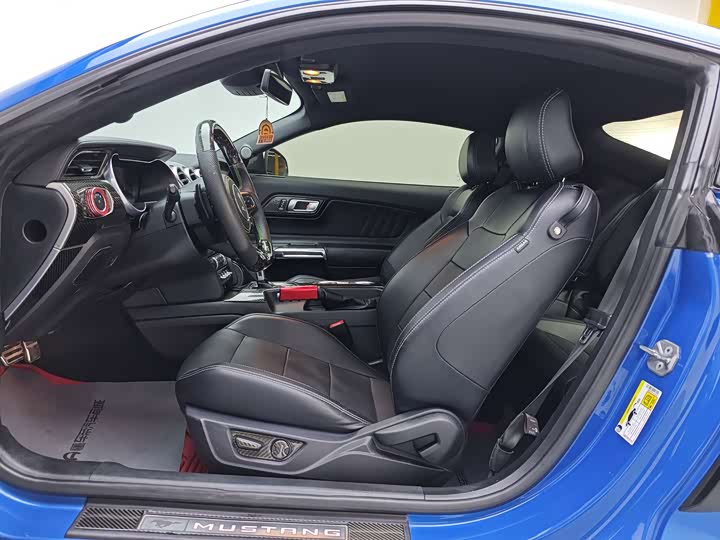 Фото 9 - Ford Mustang