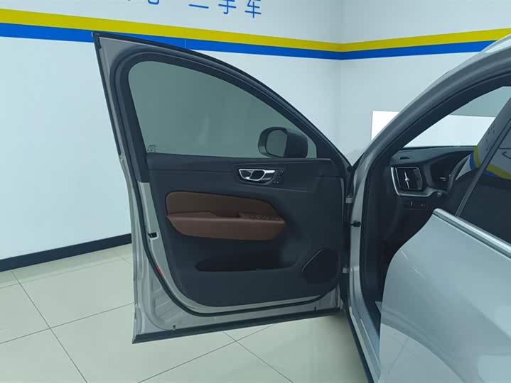 Фото 7 - Volvo XC60