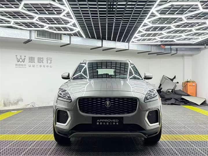 Фото 2 - Jaguar E-Pace