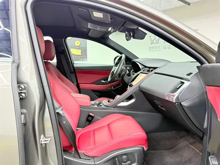 Фото 6 - Jaguar E-Pace