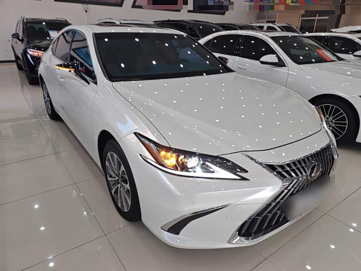 Фото 4 - Lexus ES