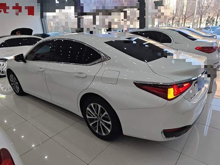 Фото 5 - Lexus ES