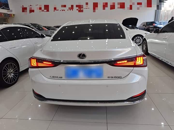 Фото 6 - Lexus ES