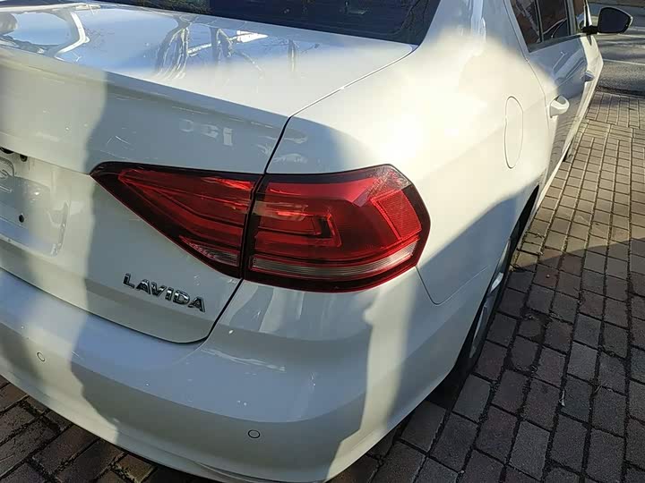 Фото 8 - Volkswagen Lavida