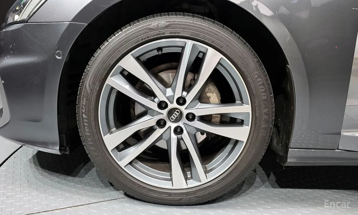 Фото 5 - Audi A6