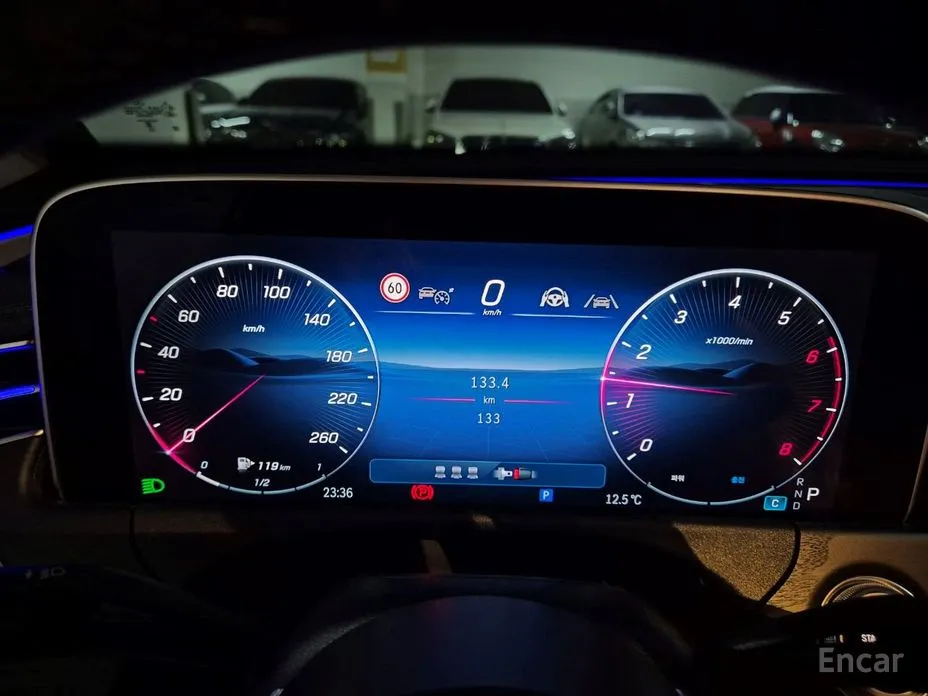 Фото 8 - Mercedes-Benz E-Class