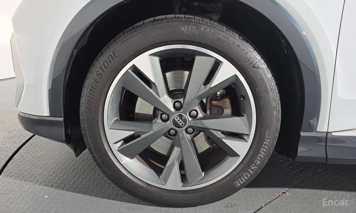 Фото 5 - Audi Q4 e-tron