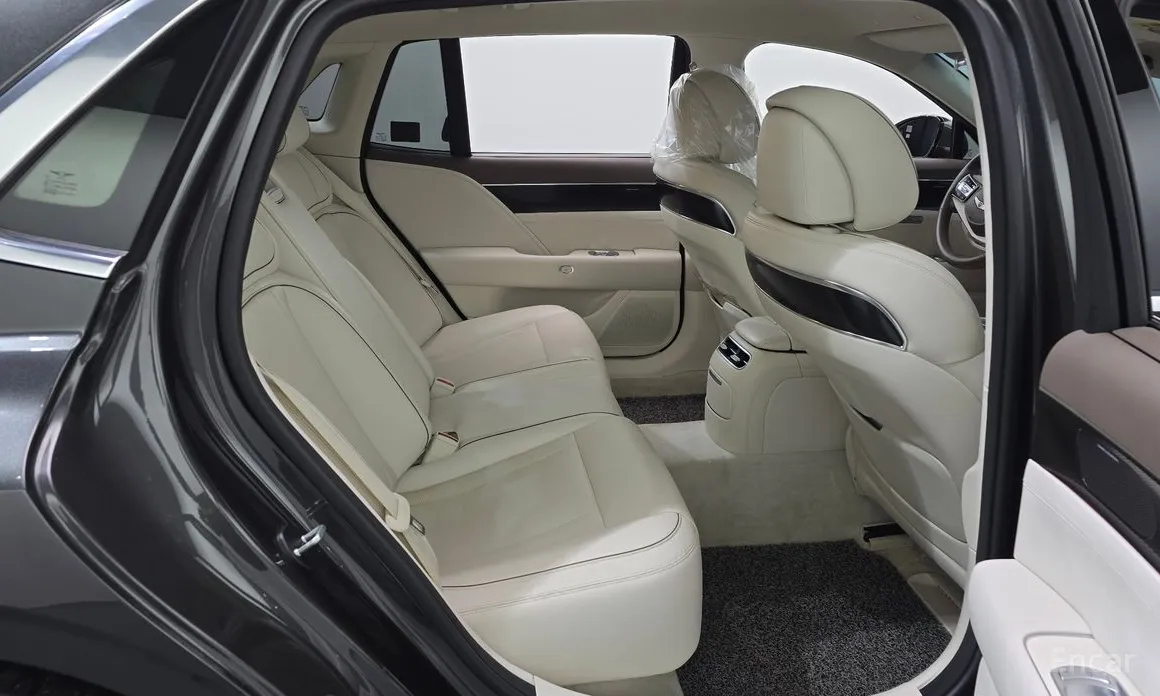 Фото 12 - Genesis G90