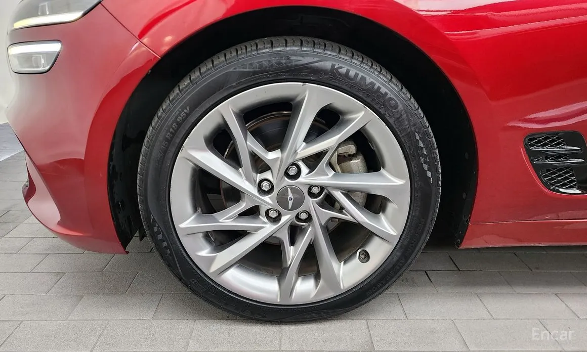 Photo 5 - Genesis G70