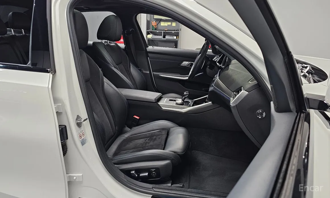 Photo 10 - BMW 3 Series