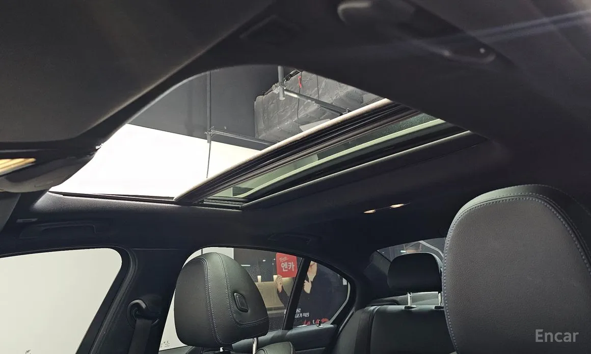 Photo 16 - BMW 3 Series