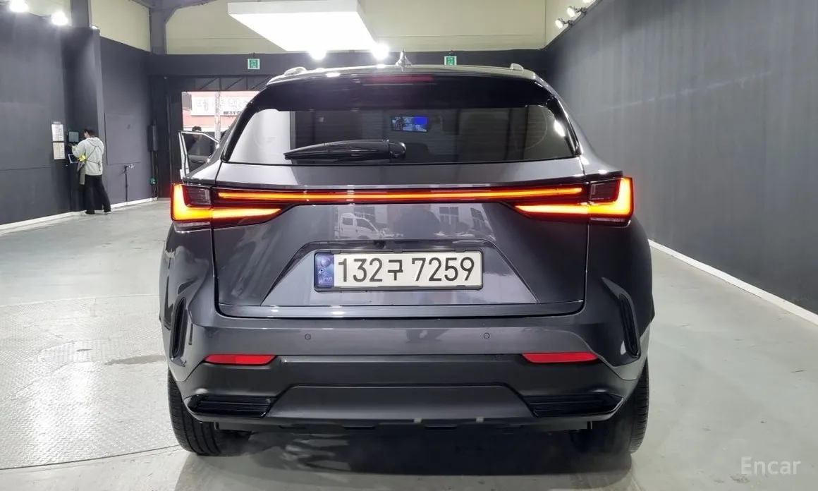 Фото 4 - Lexus NX