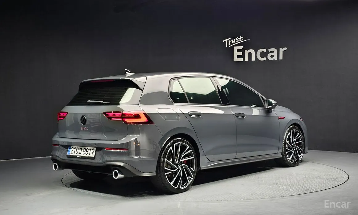 Фото 2 - Volkswagen Golf