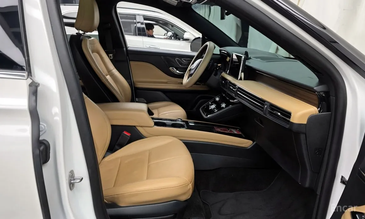 Фото 11 - Lincoln Corsair