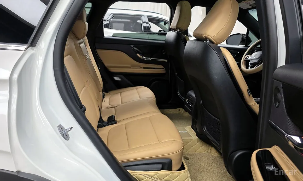 Фото 12 - Lincoln Corsair