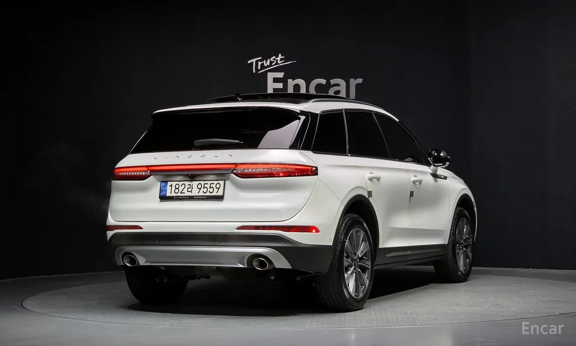 Фото 2 - Lincoln Corsair