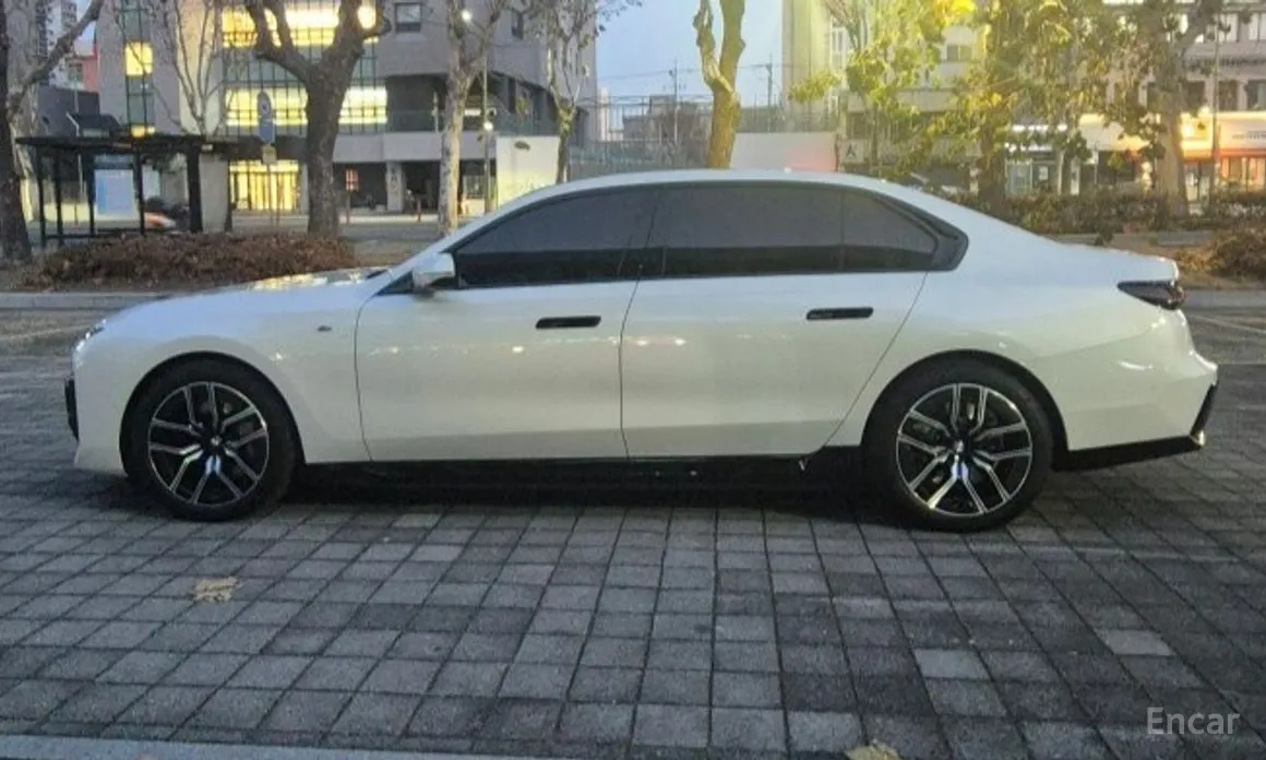 Фото 14 - BMW i7