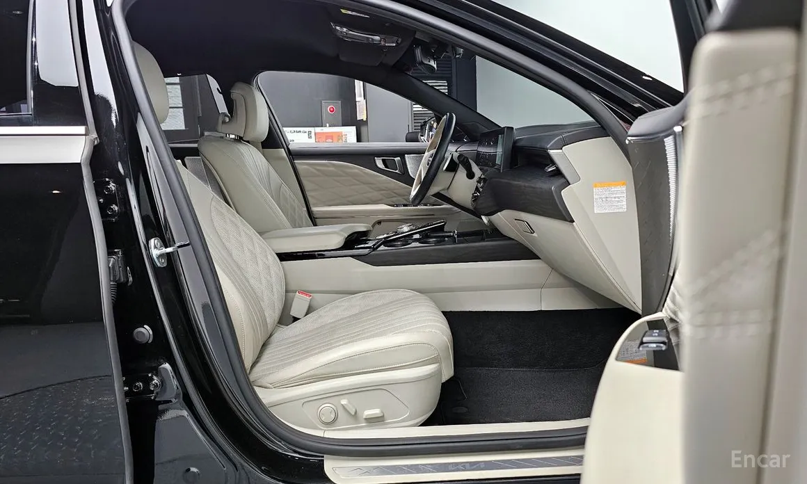 Photo 10 - Kia K8
