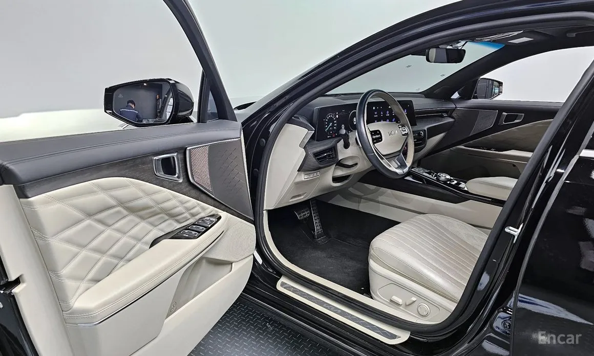Photo 11 - Kia K8