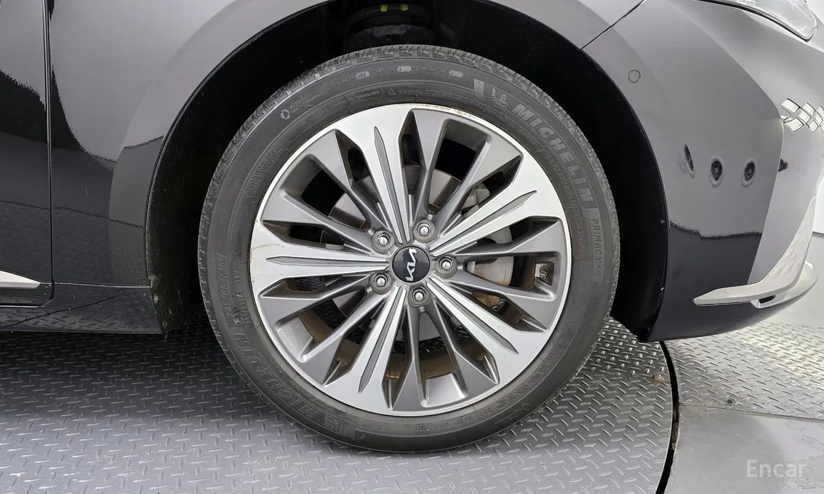Photo 5 - Kia K8