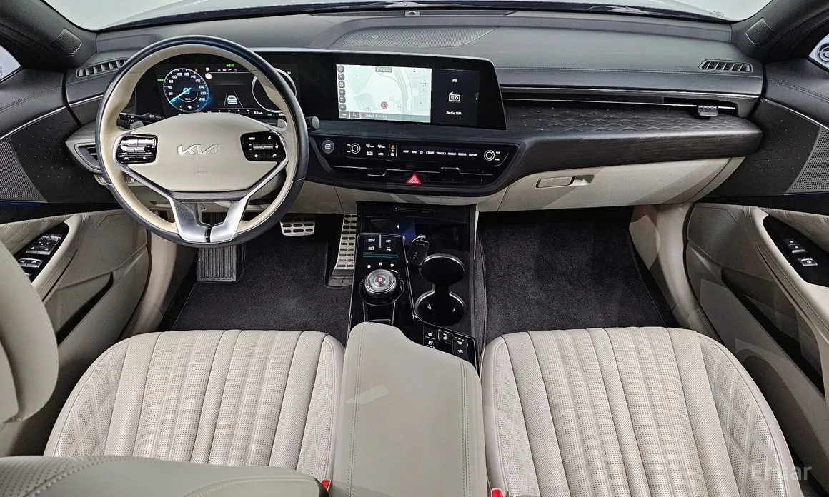 Photo 7 - Kia K8
