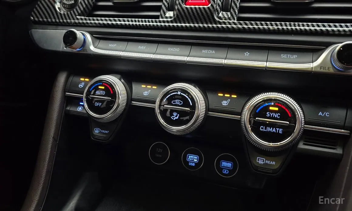 Фото 18 - Genesis G70