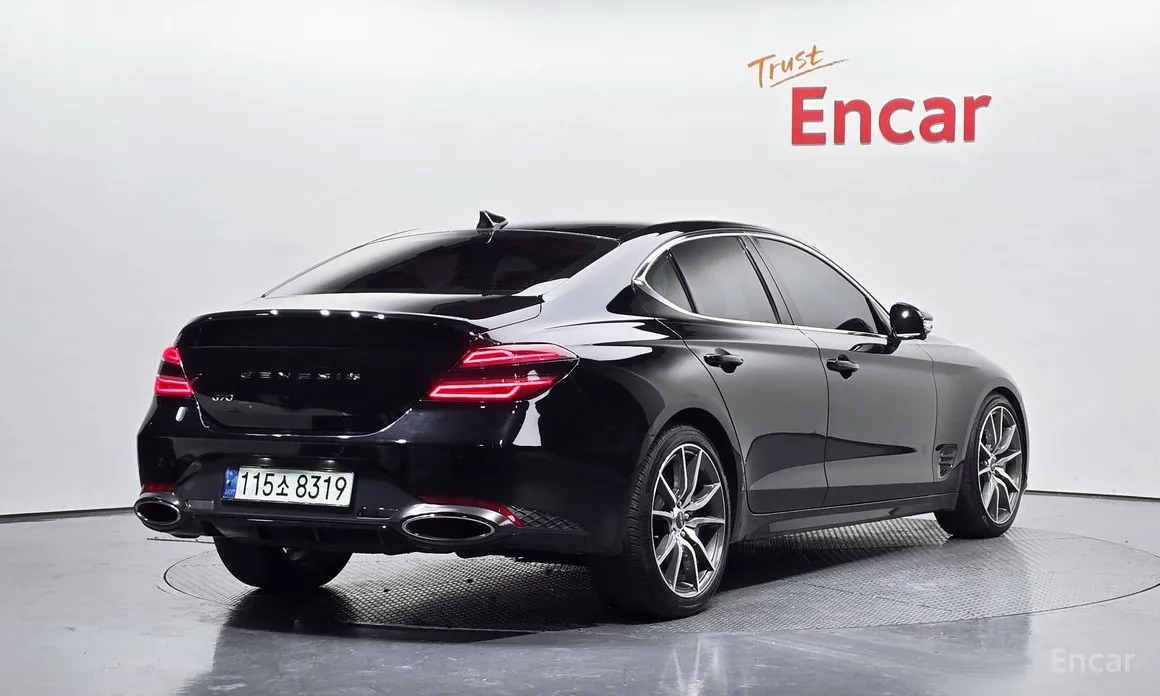 Фото 2 - Genesis G70