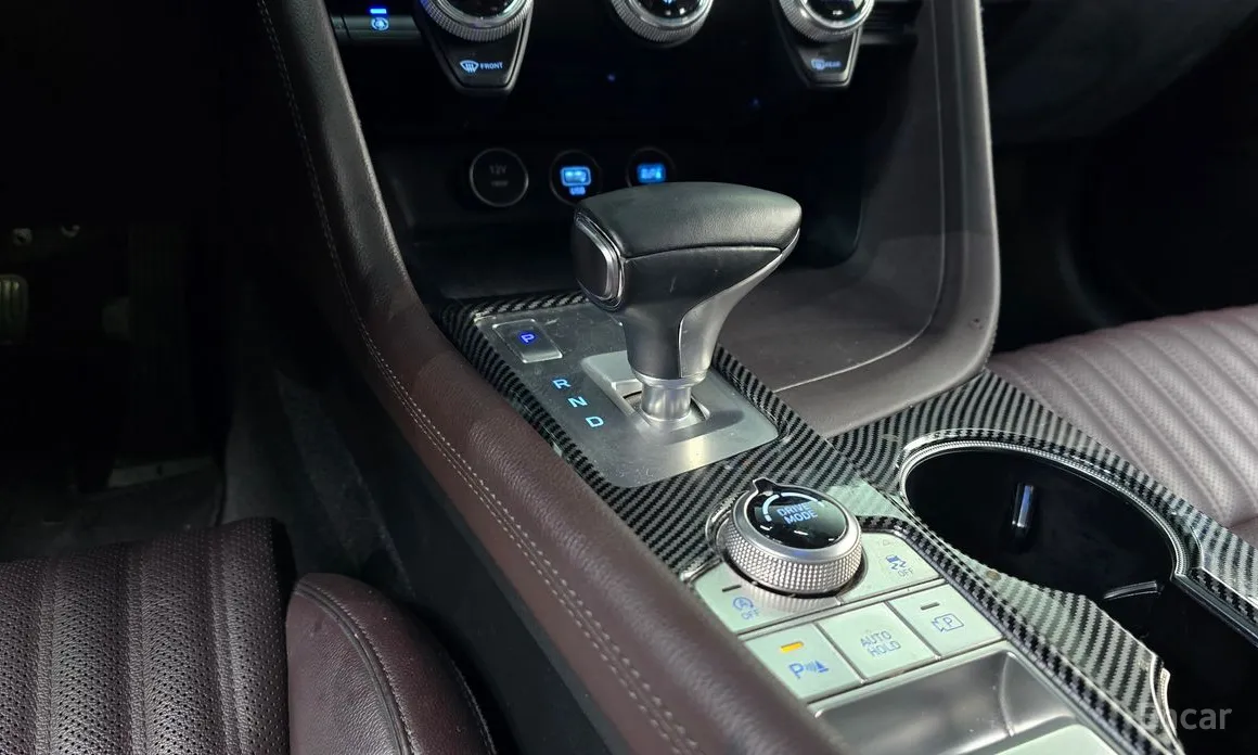 Фото 9 - Genesis G70