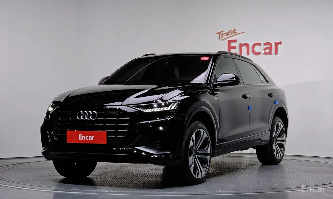 Фото 1 - Audi Q8