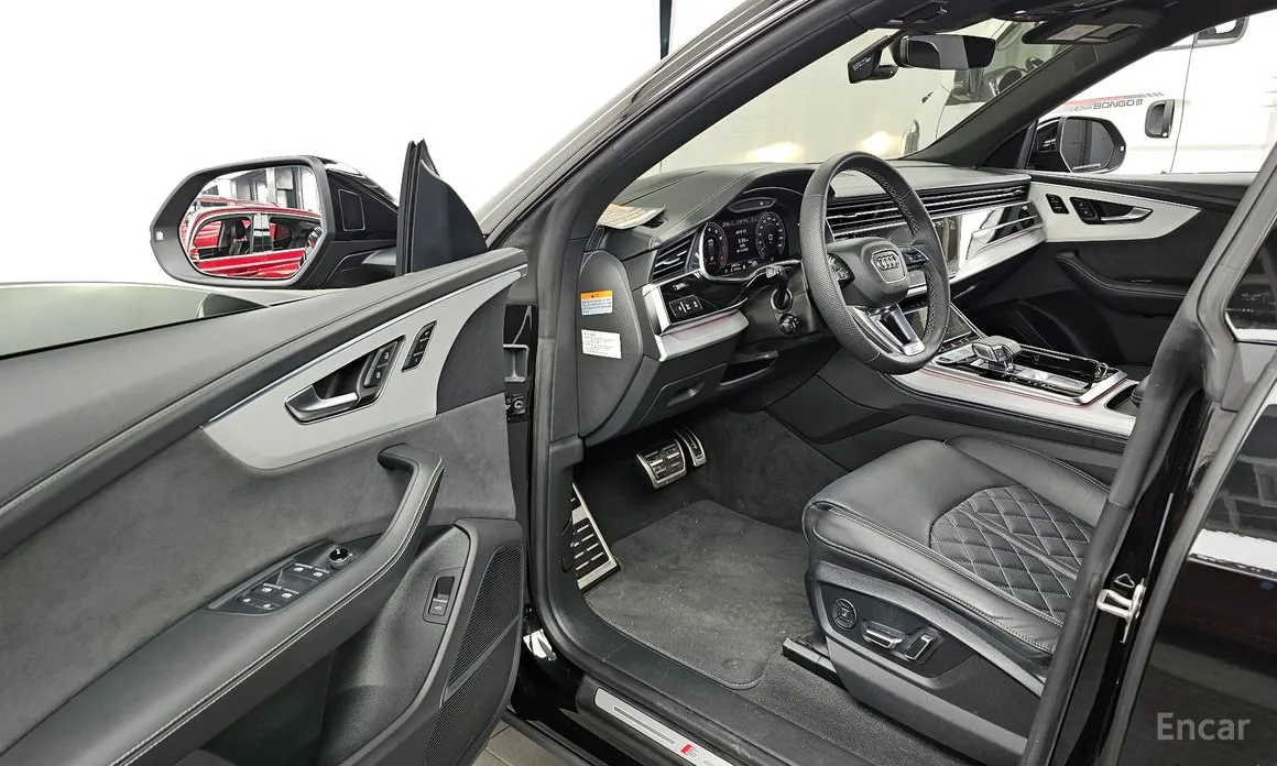 Фото 10 - Audi Q8