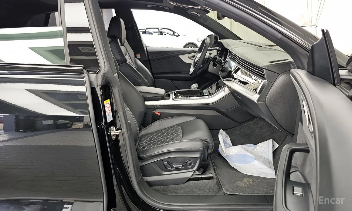 Фото 11 - Audi Q8