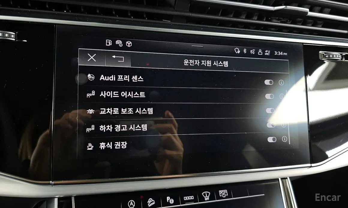 Фото 16 - Audi Q8