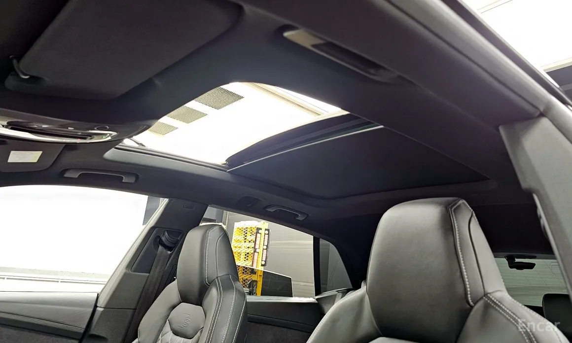 Фото 19 - Audi Q8