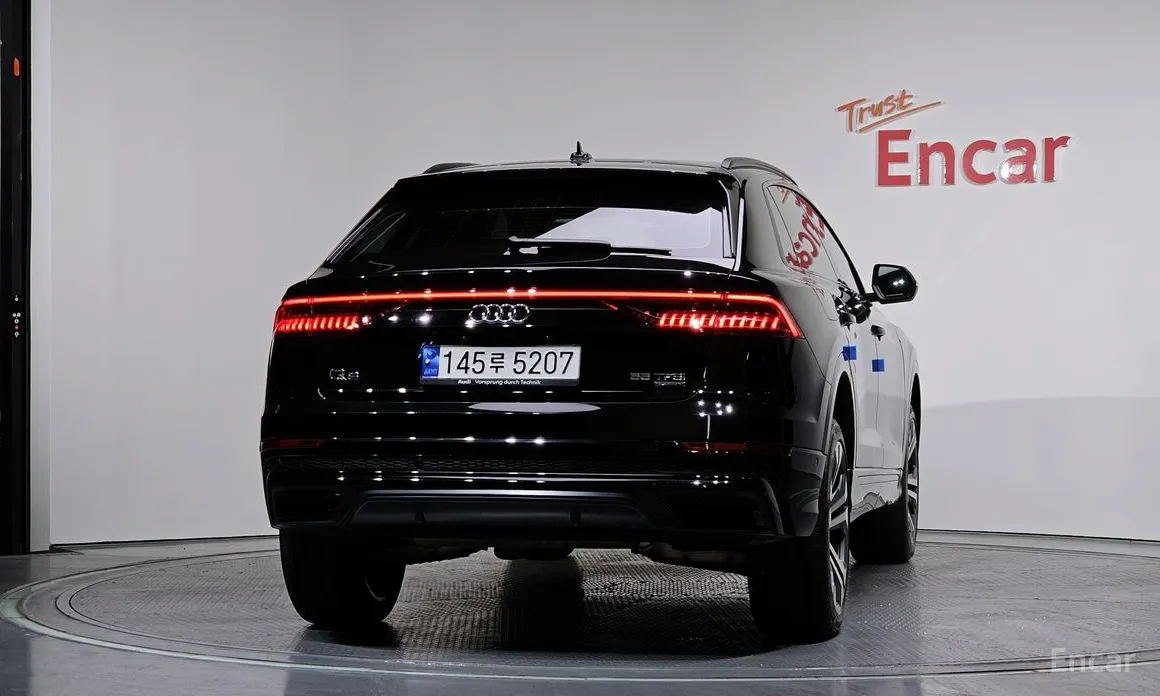 Фото 4 - Audi Q8