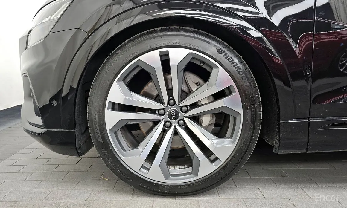 Фото 5 - Audi Q8