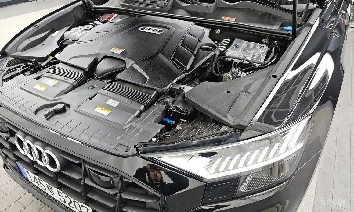 Фото 6 - Audi Q8