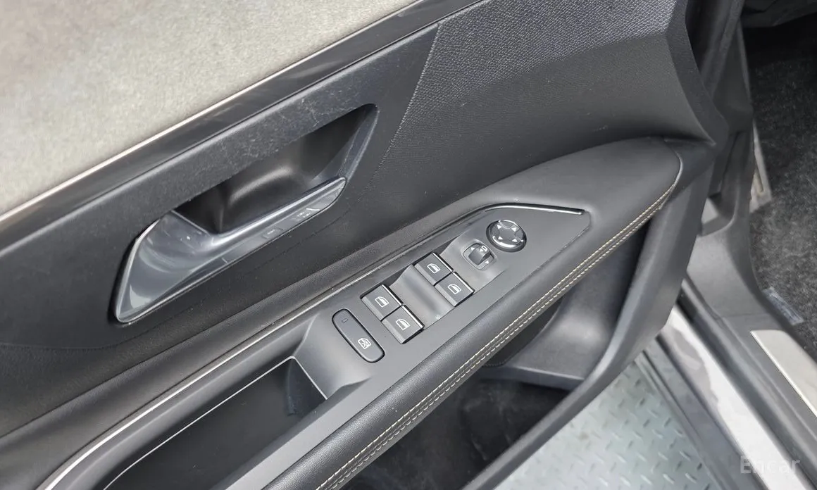 Фото 14 - Peugeot 3008