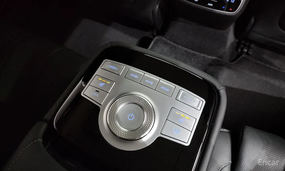 Фото 19 - Genesis G80