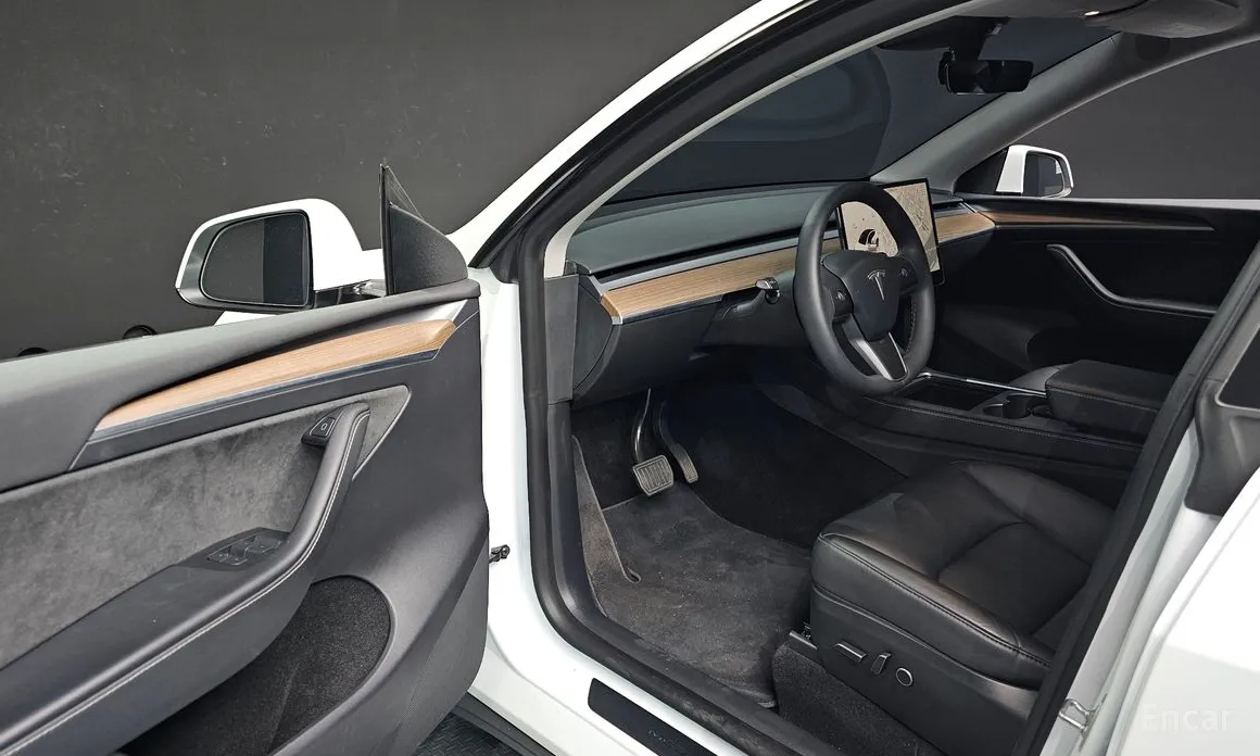 Фото 11 - Tesla Model Y