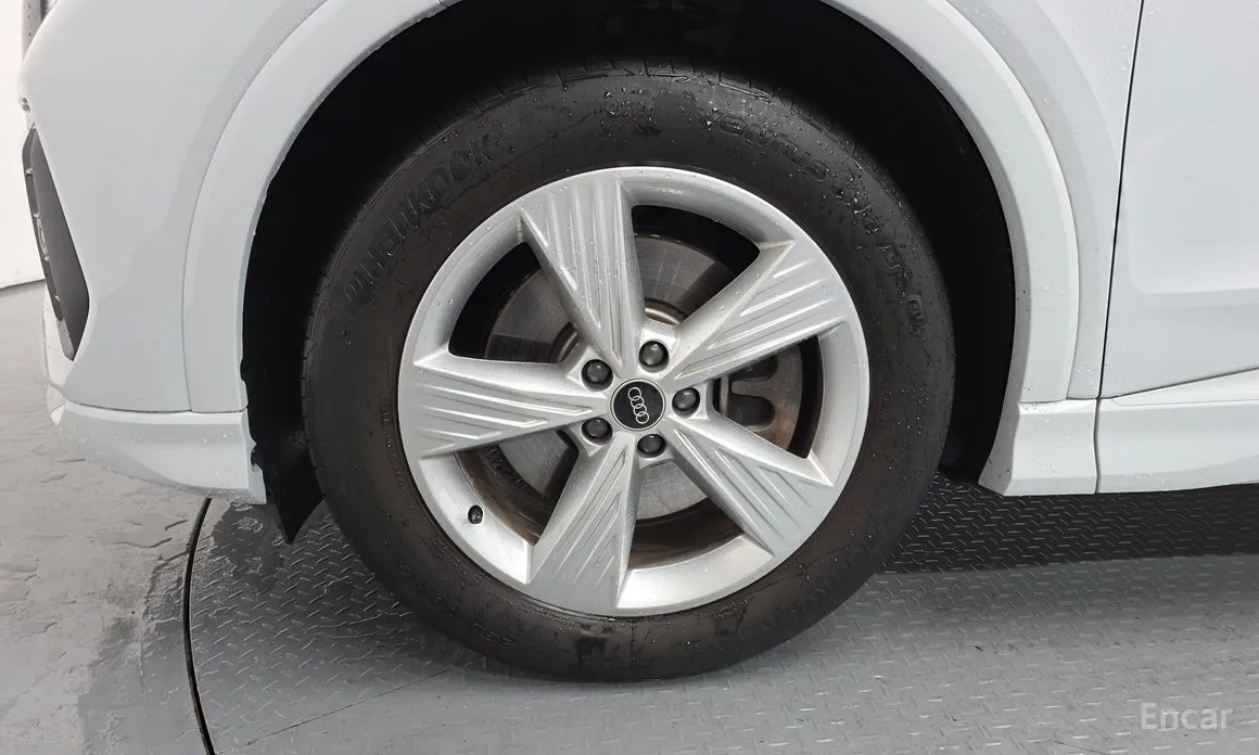 Фото 5 - Audi Q4 e-tron