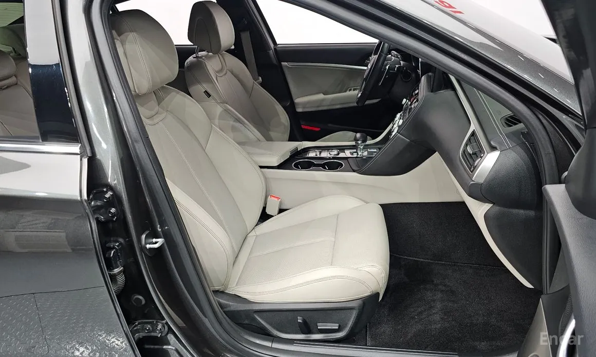 Фото 10 - Genesis G70