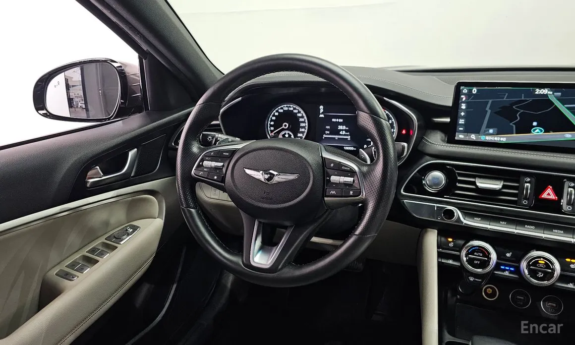 Фото 13 - Genesis G70