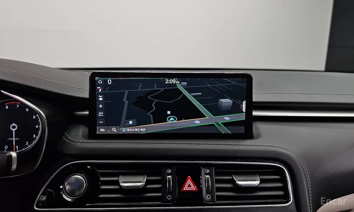 Фото 14 - Genesis G70