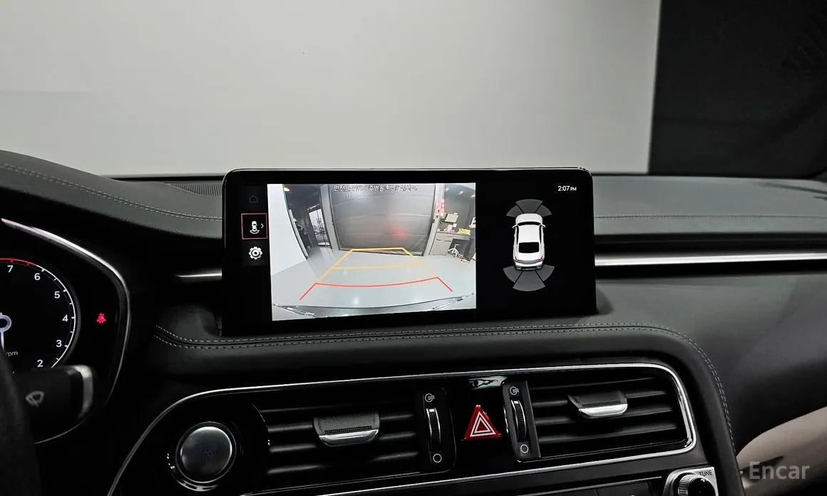 Фото 15 - Genesis G70