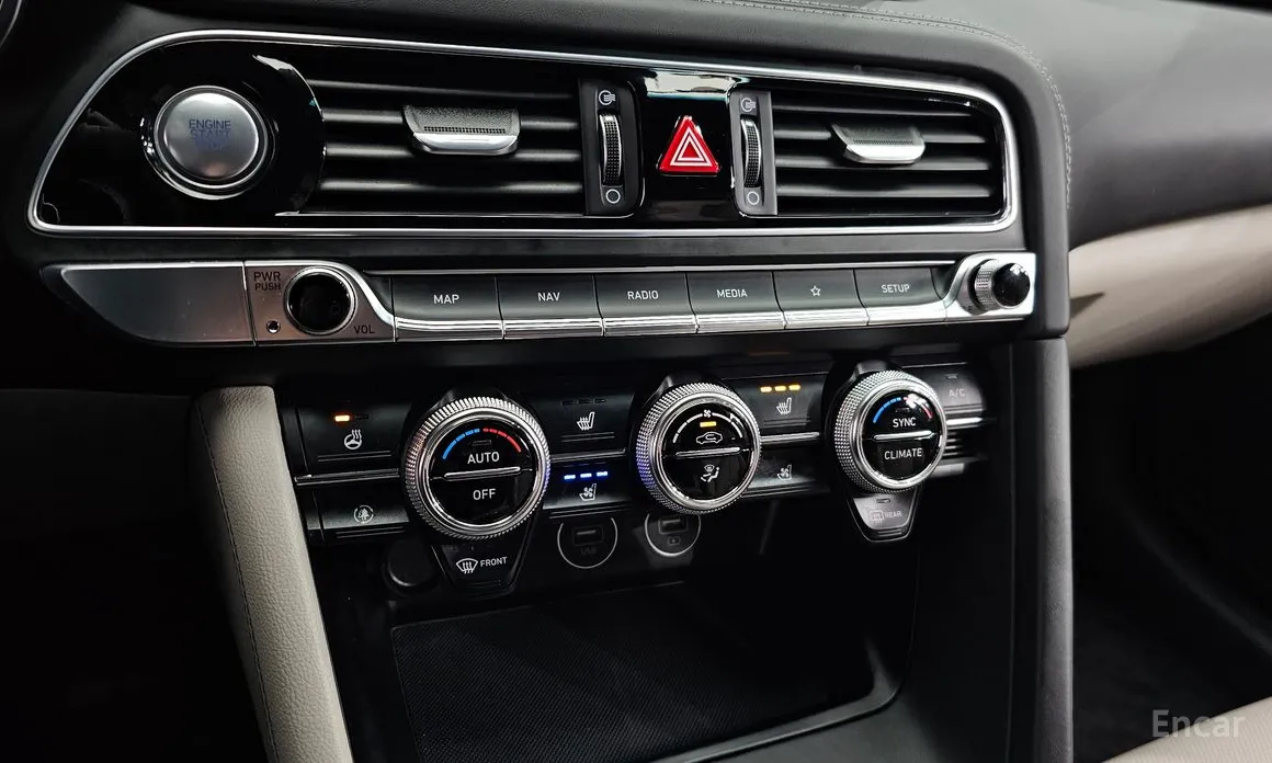 Фото 17 - Genesis G70