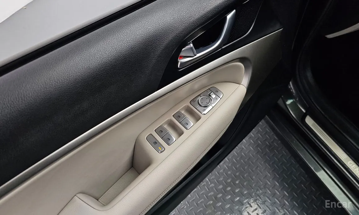 Фото 18 - Genesis G70