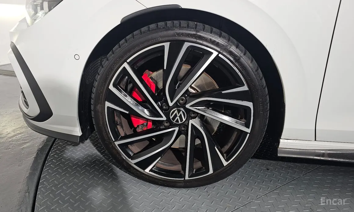 Фото 5 - Volkswagen Golf