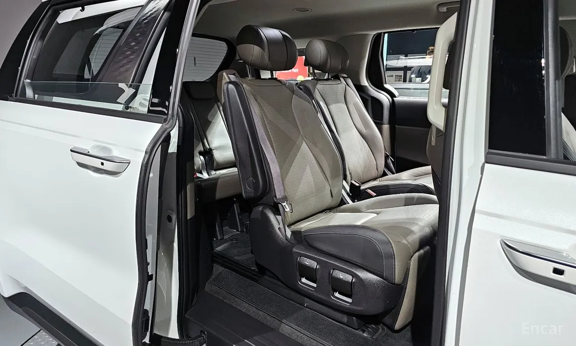 Фото 12 - Kia Carnival