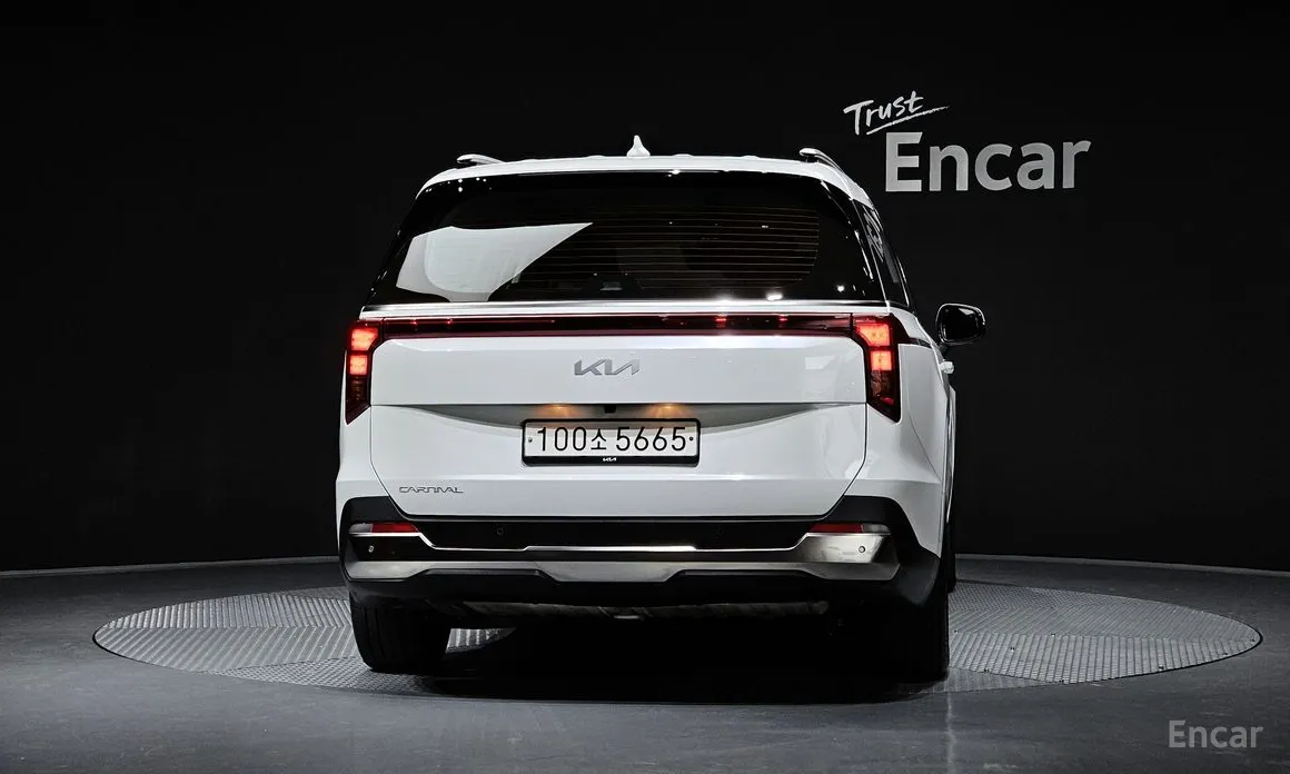 Фото 4 - Kia Carnival